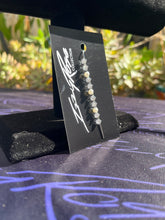 Load image into Gallery viewer, Ear pin
