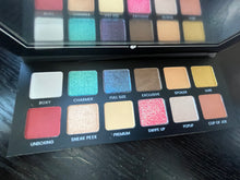 Load image into Gallery viewer, Boxy Charm eyeshadows
